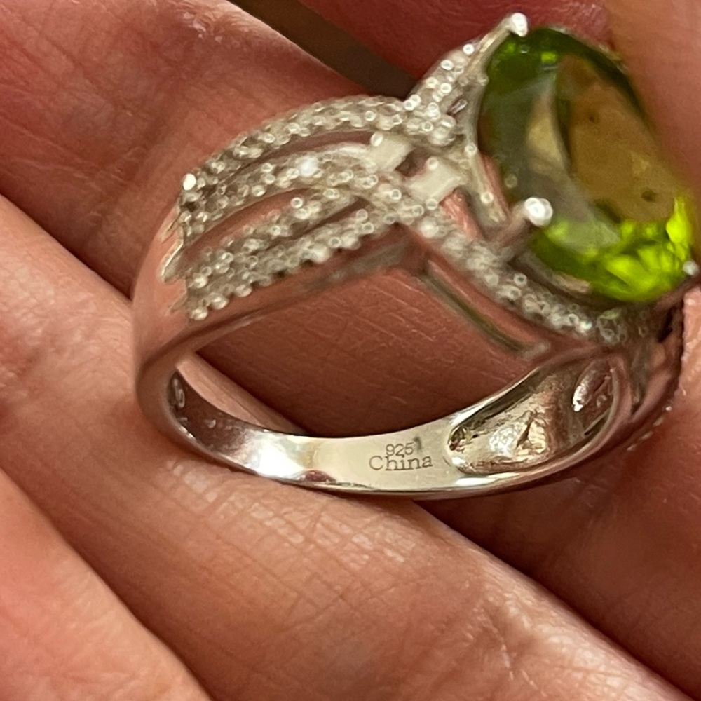 5.1 carat natural peridot and white zircon solid sterling silver ring - Picture 5 of 5